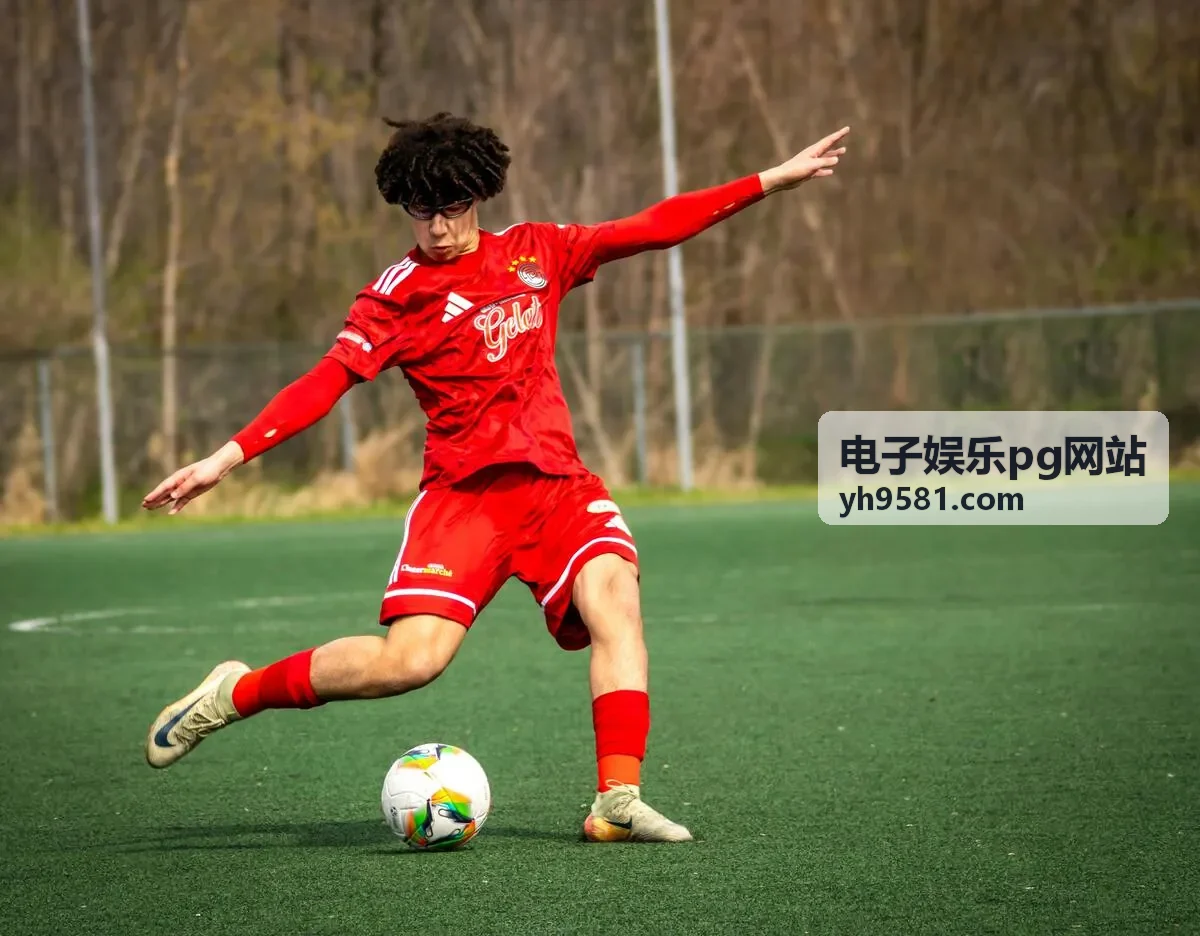 PG 电子娱乐专题主视觉画面，品红与霓虹青双色搭配